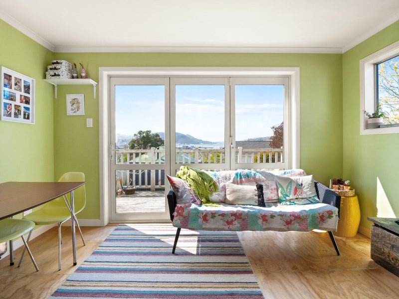 10 Eglinton Road, The Glen, Dunedin - Carousel 1