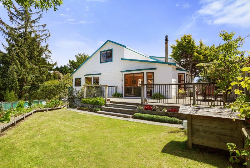 203 Holborn Drive, Stokes Valley, Lower Hutt - Carousel 1