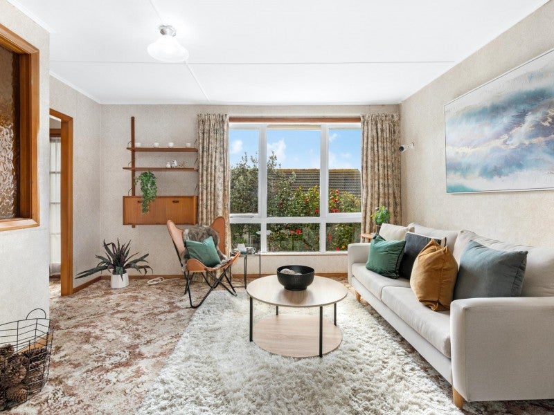 6 Aparangi Crescent, Elsdon, Porirua - Carousel 2