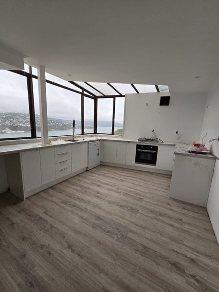 9 Rangitane Street, Maupuia, Wellington - Carousel 1