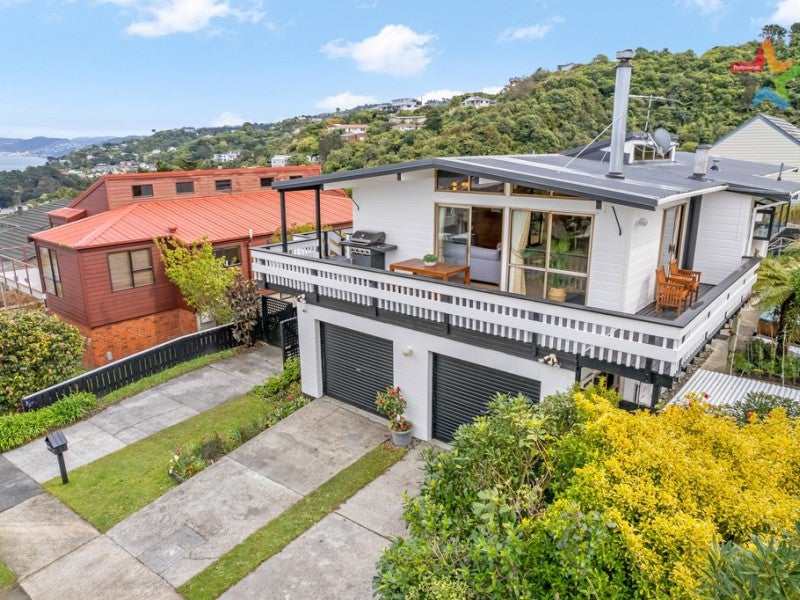 17 Chestnut Grove, Maungaraki, Lower Hutt - Carousel 1