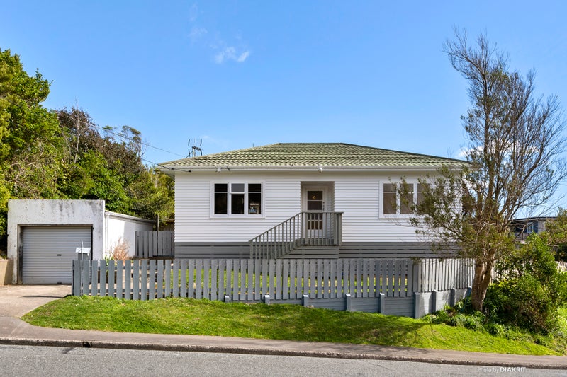12 Lyndfield Lane, Newlands, Wellington - Carousel 1