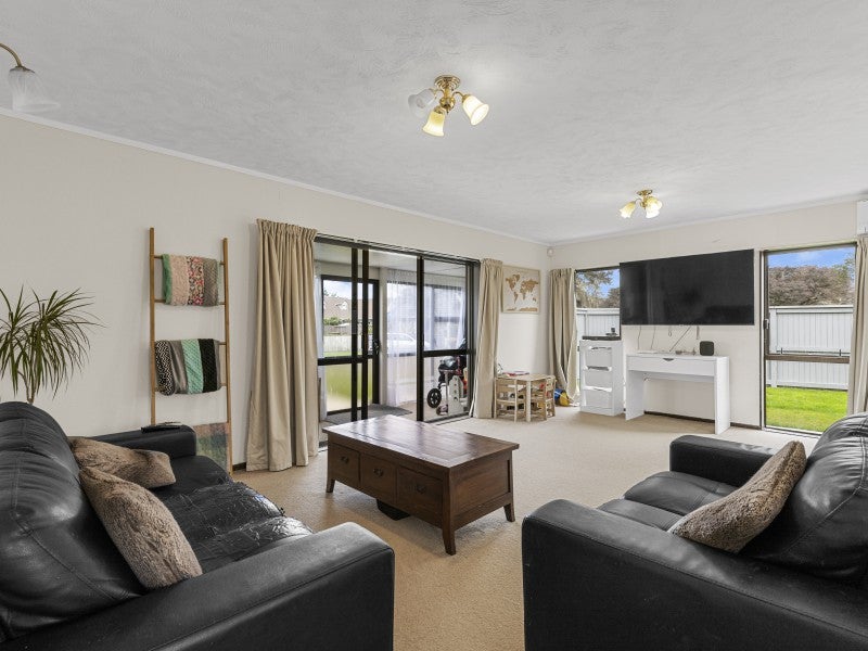 7 Caroline Crescent, Highbury, Palmerston North - Carousel 1