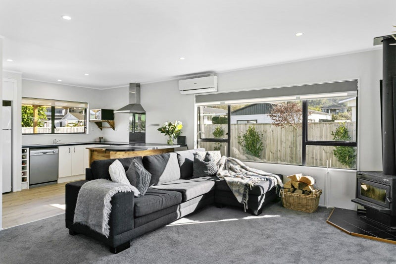 3B Dorothy Drive, Acacia Bay, Taupo - Carousel 1