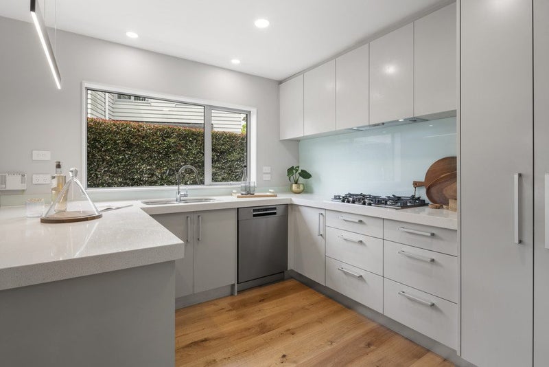 72A Malvern Road, Morningside, Auckland - Carousel 2