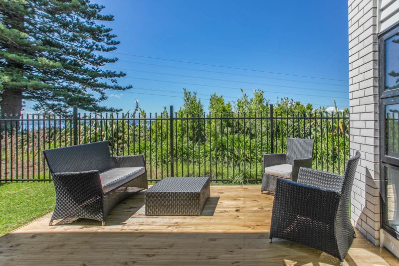 44D Alwyn Avenue, Te Atatu South, Auckland - Carousel 2