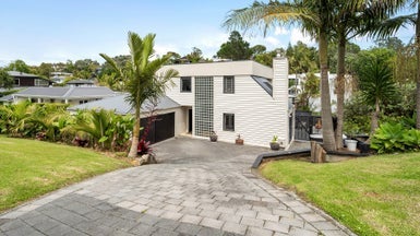 2/86 Beach Road, Castor Bay, Auckland - Carousel 1