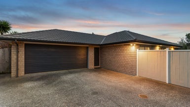 12A Kervil Avenue, Te Atatu Peninsula, Auckland - Carousel 1