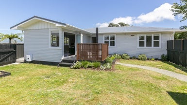 39 Stewart Drive, Newlands, Wellington - Carousel 1