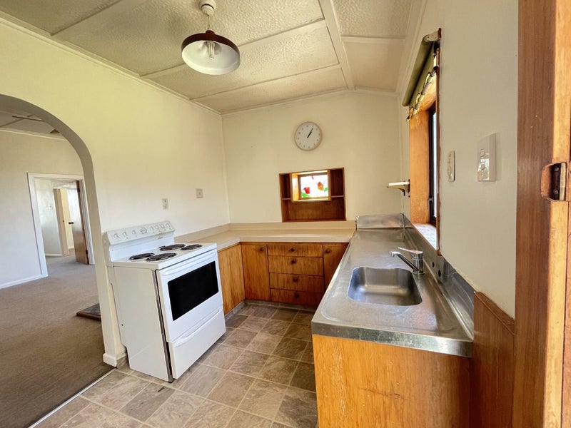 404 Lyndon Road West, Hastings - Carousel 2