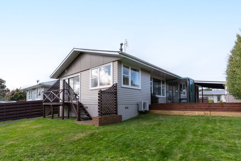 33 Lynda Avenue, Paparangi, Wellington - Carousel 1