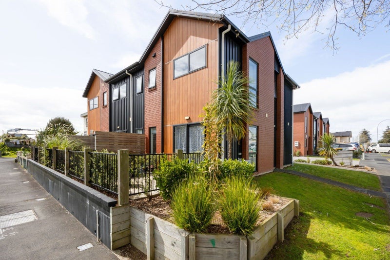 3/13 Palmerston Street, Hamilton Central, Hamilton - Carousel 1