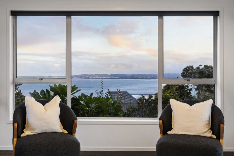 50 Hadfield Street, Beach Haven, Auckland - Carousel 2