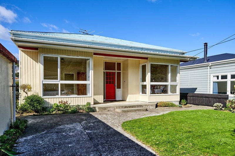 27 Derwent Street, Island Bay, Wellington - Carousel 2