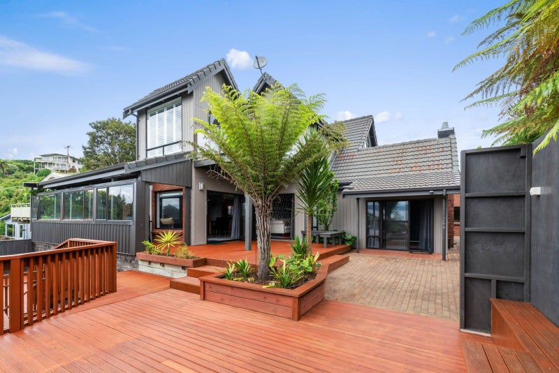 4 Aries Place, Kawaha Point, Rotorua - Carousel 2