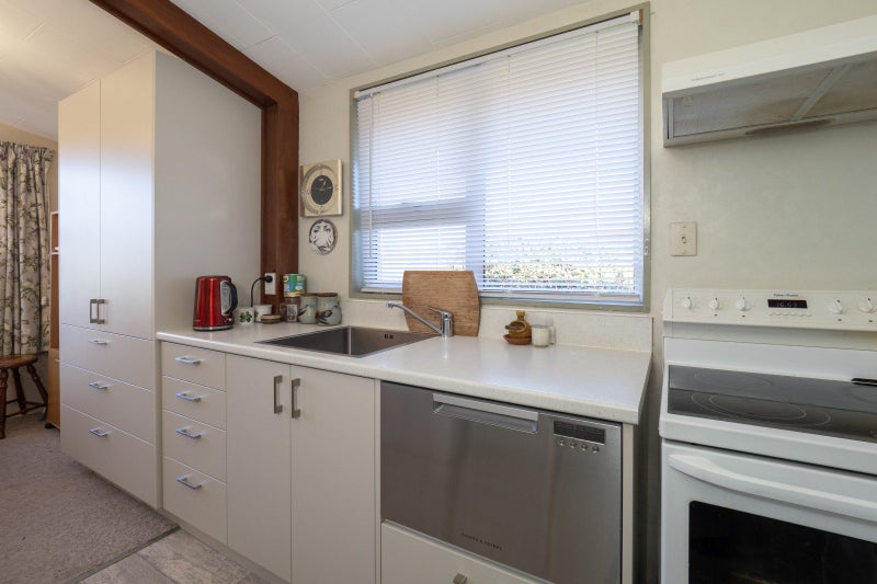 14 Hefford Place, Allenton, Ashburton - Carousel 2