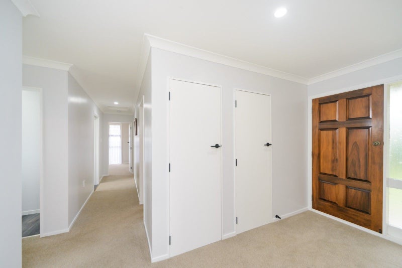 8 Adams Place, Kelvin Grove, Palmerston North - Carousel 2