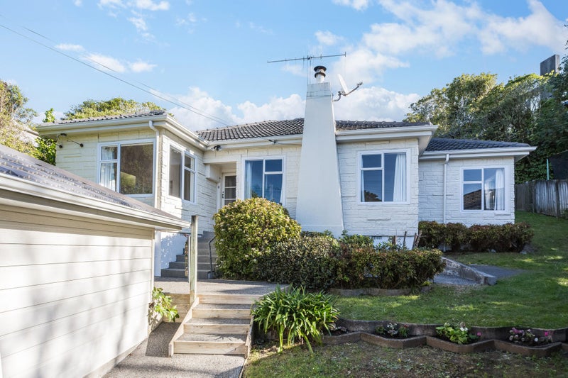 2 Chester Road, Tawa, Wellington - Carousel 1