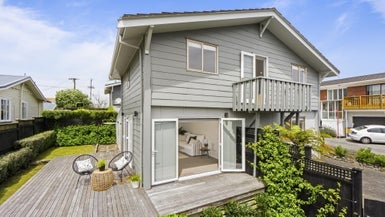 2/5 Eversleigh Road, Belmont, Auckland - Carousel 1