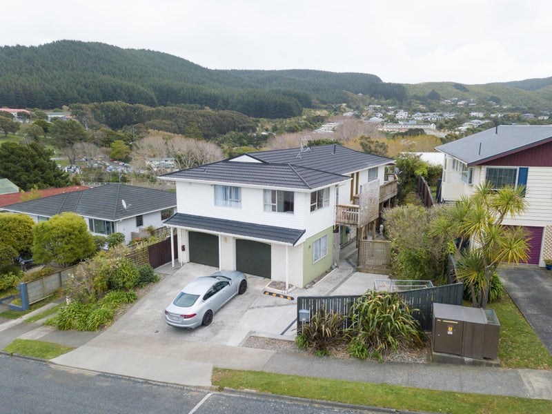 116 Taylor Terrace, Tawa, Wellington - Carousel 1