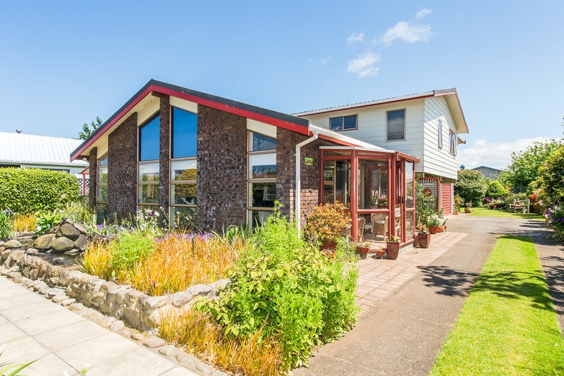 61 Exeter Crescent, Springvale, Whanganui - Carousel 1