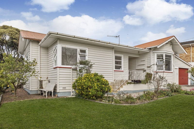 64 Fowlds Avenue, Sandringham, Auckland - Carousel 2