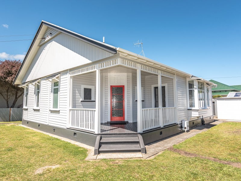 8 Mason Terrace, Gonville, Whanganui - Carousel 1