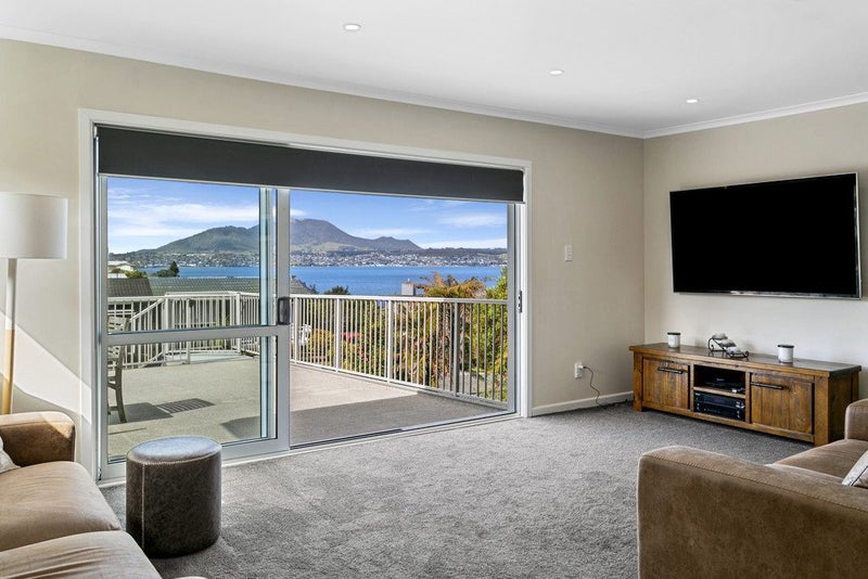 13 Besley Place, Acacia Bay, Taupo - Carousel 1