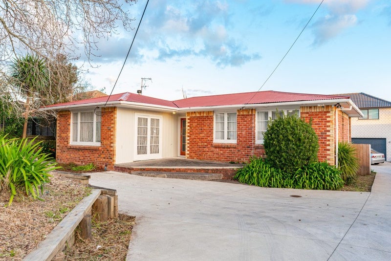 16 Toru Street, Te Atatu Peninsula, Auckland - Carousel 1