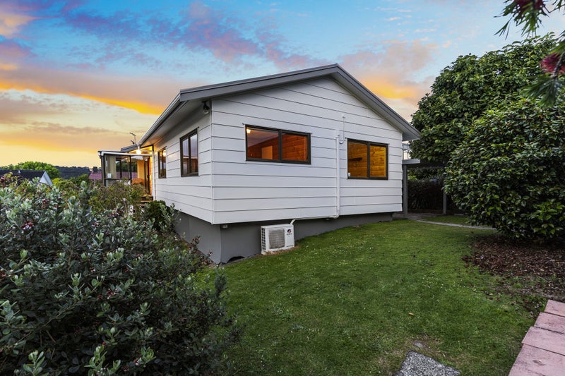 91A Beach Haven Road, Beach Haven, Auckland - Carousel 1