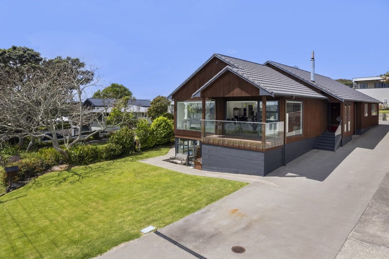 13 Kiwi Esplanade, Mangere Bridge, Auckland - Carousel 2