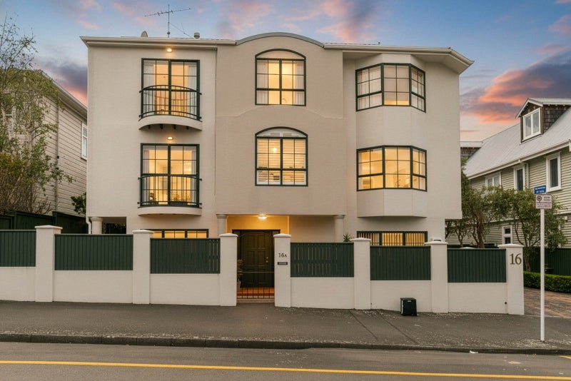 16A Hobson Street, Thorndon, Wellington - Carousel 1