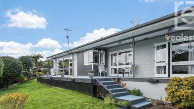 12 April Place, Red Hill, Papakura - Carousel 1