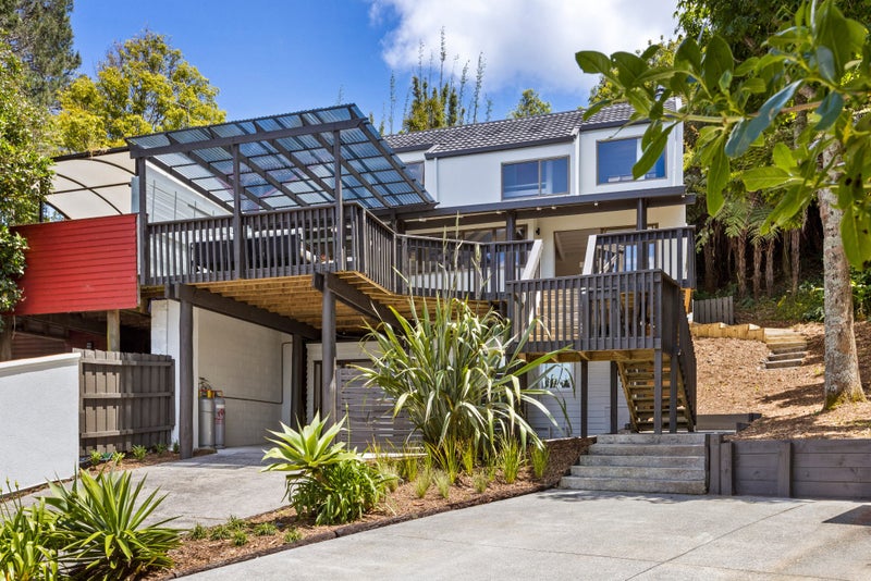 2/31 King Richard Place, Browns Bay, Auckland - Carousel 1