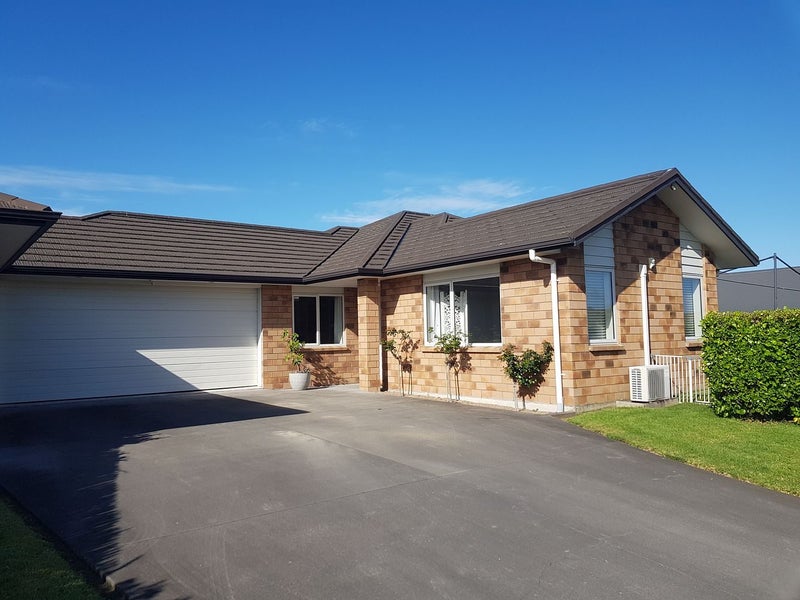 14 Hartford Terrace, Huntington, Hamilton - Carousel 1