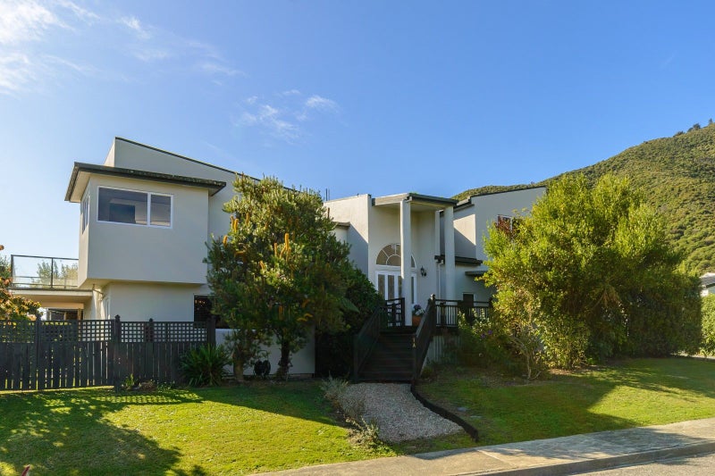 1A Matai Place, Waikawa, Picton - Carousel 2