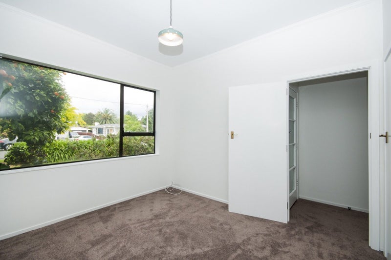 204 Tudor Avenue, Mayfair, Hastings - Carousel 12