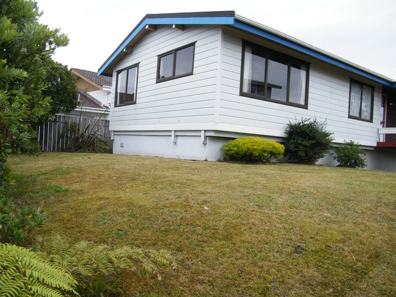 6 Wisteria Grove, Maungaraki, Lower Hutt - Carousel 1