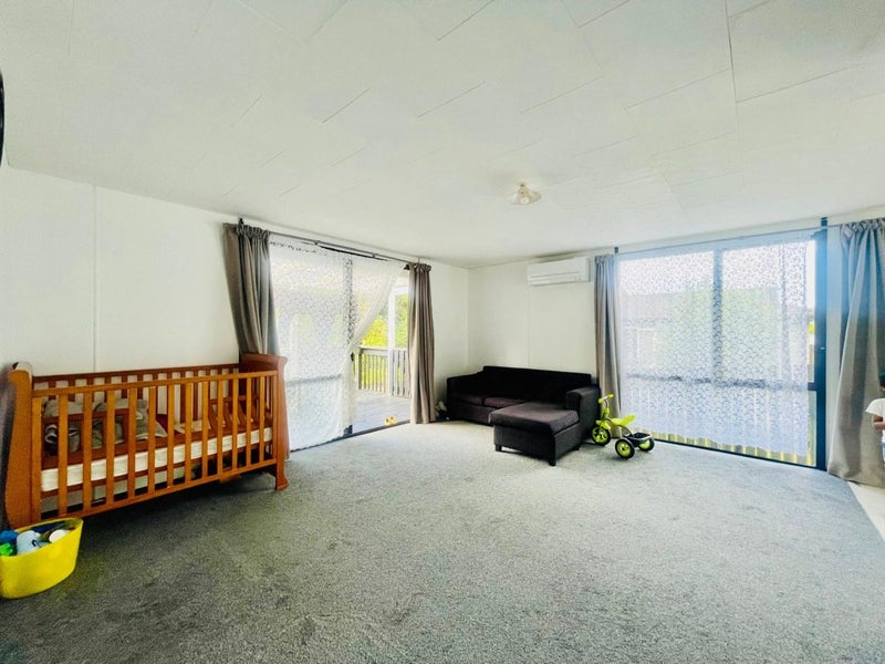 1/16 Sarajevo Place, Massey, Auckland - Carousel 2