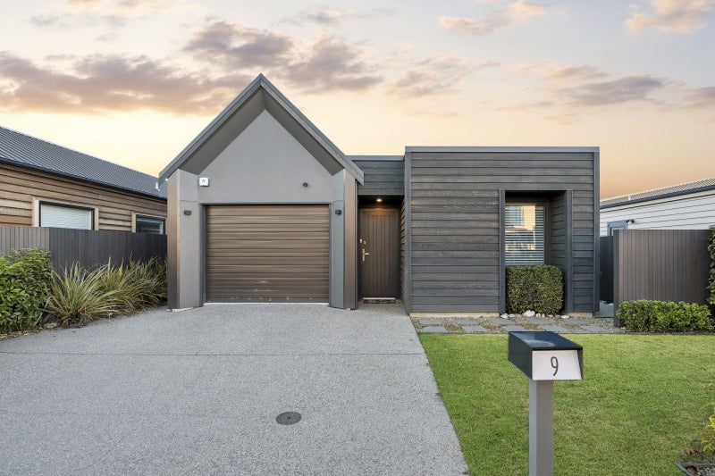 9 Mount Creighton Crescent, Wanaka - Carousel 1