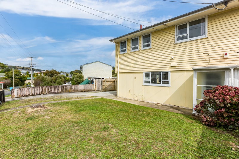 25 Bell Street, Tawa, Wellington - Carousel 23