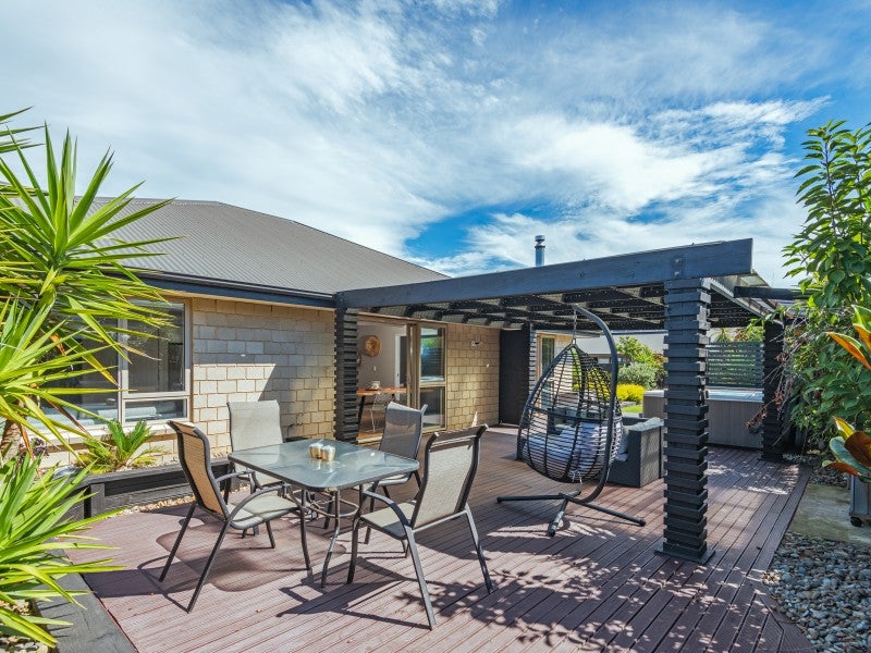 5 Galea Grove, Kelvin Grove, Palmerston North - Carousel 1