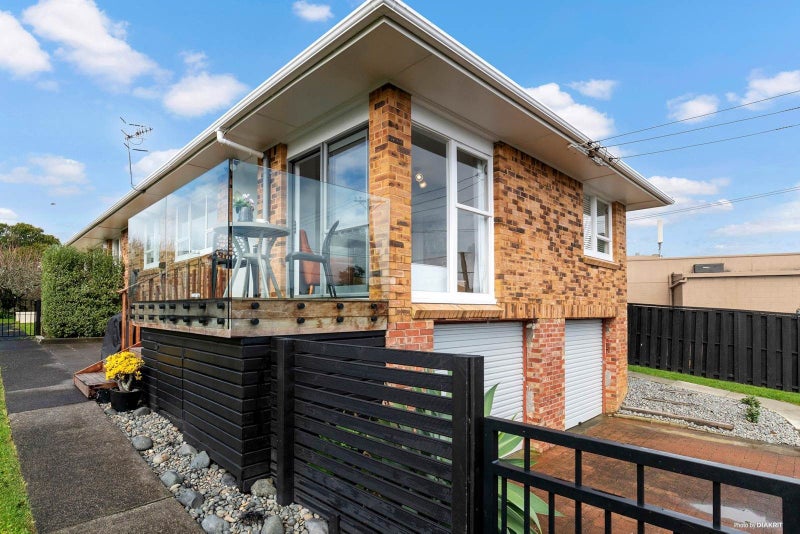 1/15 Litten Road, Cockle Bay, Auckland - Carousel 1