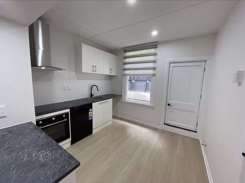 55 Serpentine Avenue, Dunedin Central, Dunedin - Carousel 2