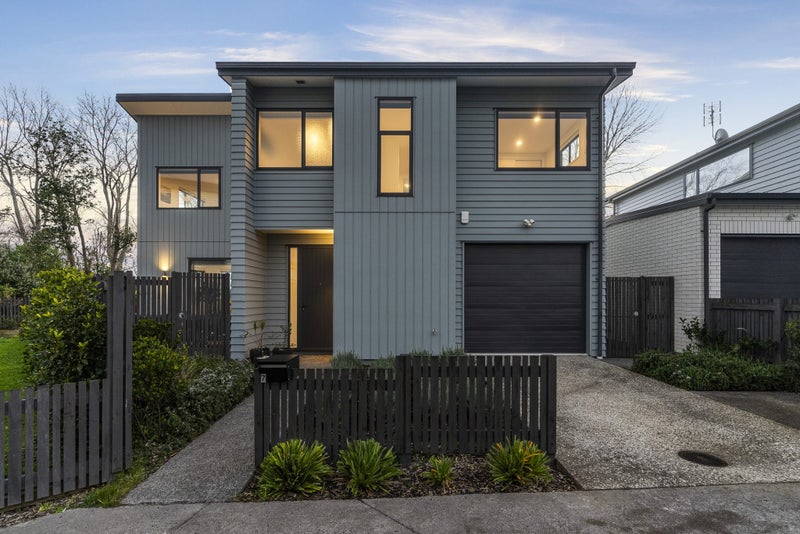 7 Teuila Grove, Wai o Taiki Bay, Auckland - Carousel 1