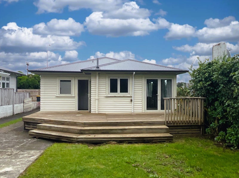 105 Mangorei Road, Merrilands, New Plymouth - Carousel 1