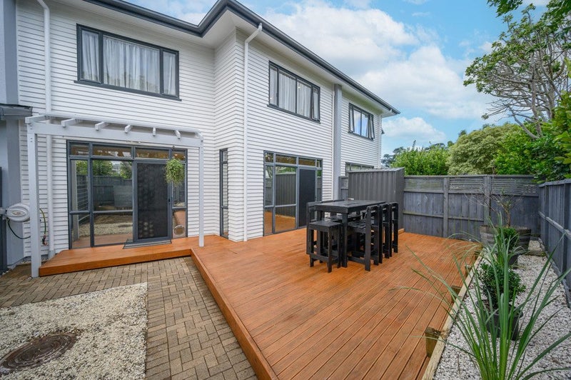2/2 Armoy Drive, East Tamaki, Auckland - Carousel 2