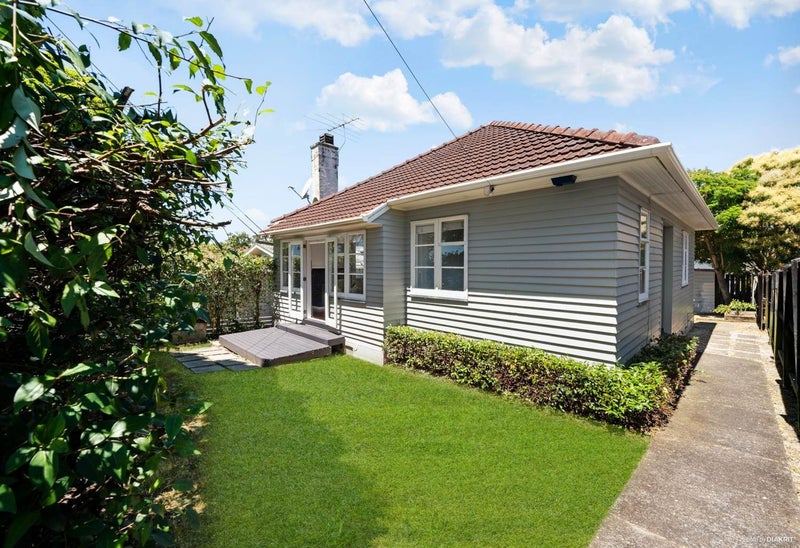 216A Meola Road, Point Chevalier, Auckland - Carousel 1