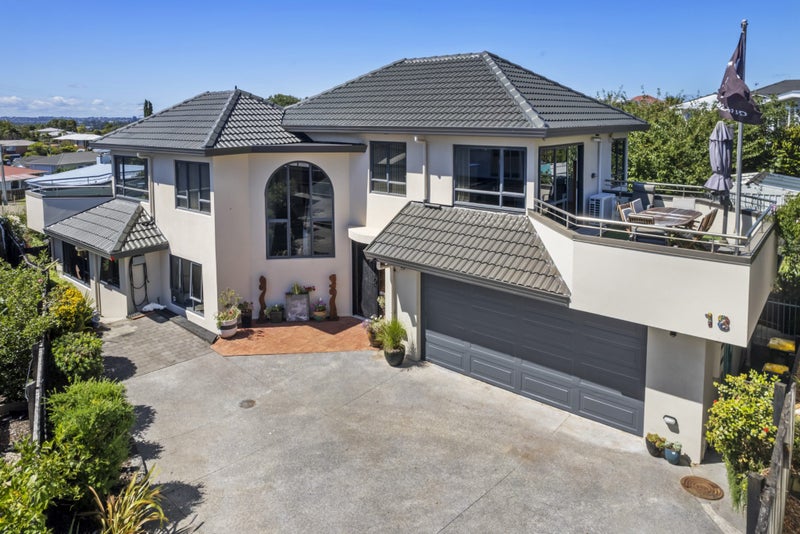 18 Fairlea Road, Te Atatu South, Auckland - Carousel 1