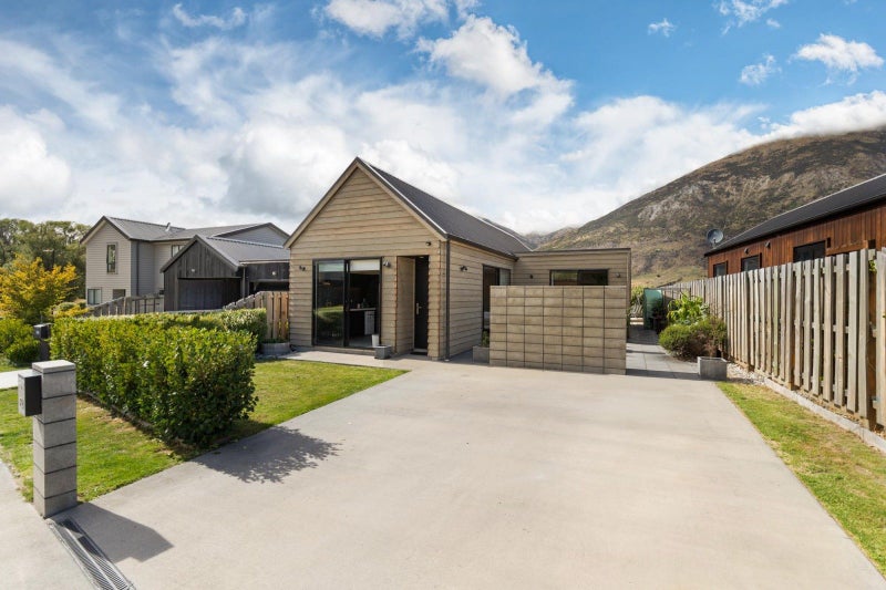 24 Huxley Place, Lake Hayes, Queenstown - Carousel 1